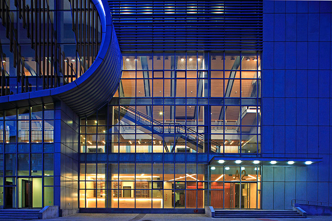 图1-43内外交融的空间设计 决赛馆外景.jpg